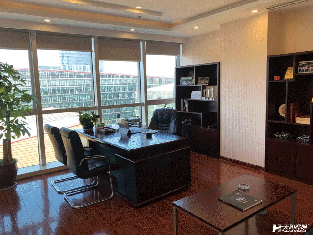 總經(jīng)理動圖.gif 總經(jīng)理動圖.gif