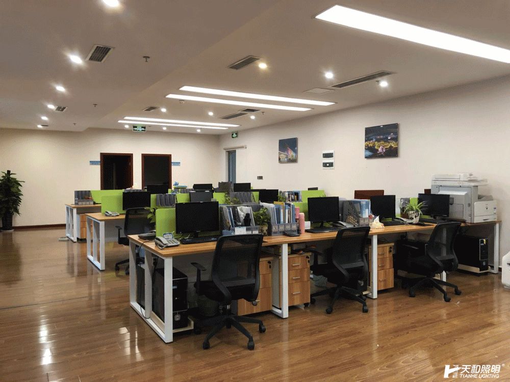 設(shè)計部動圖.gif 設(shè)計部動圖.gif